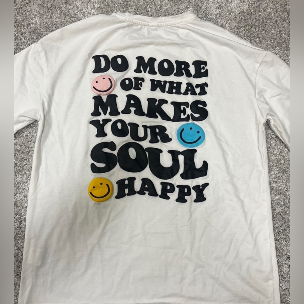 Cute tee! - Picture 2 of 2